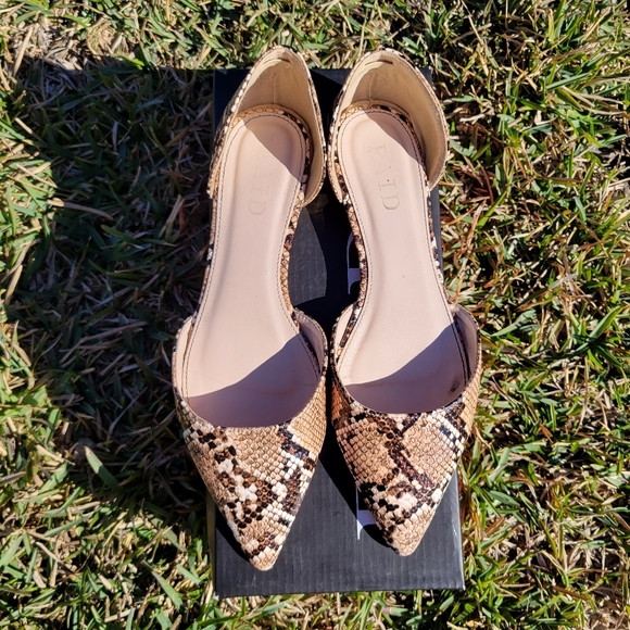 Snakeskin Pointed Toe Flats - Picture 9 of 11